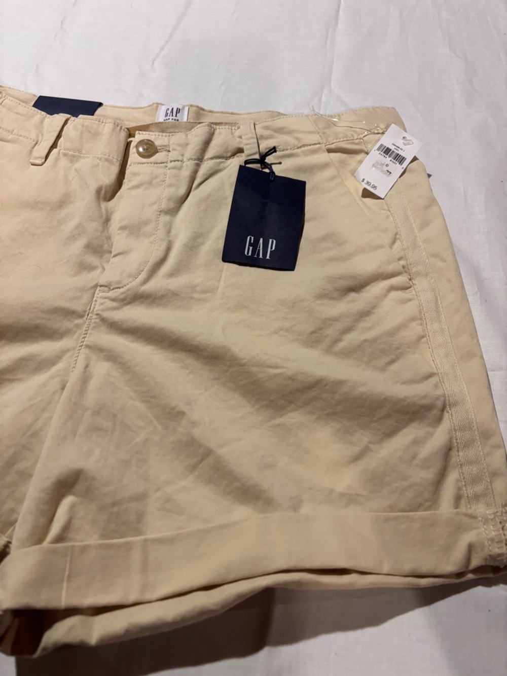 GAP Women's Cargo Shorts in Beige - Picture 5 of 7